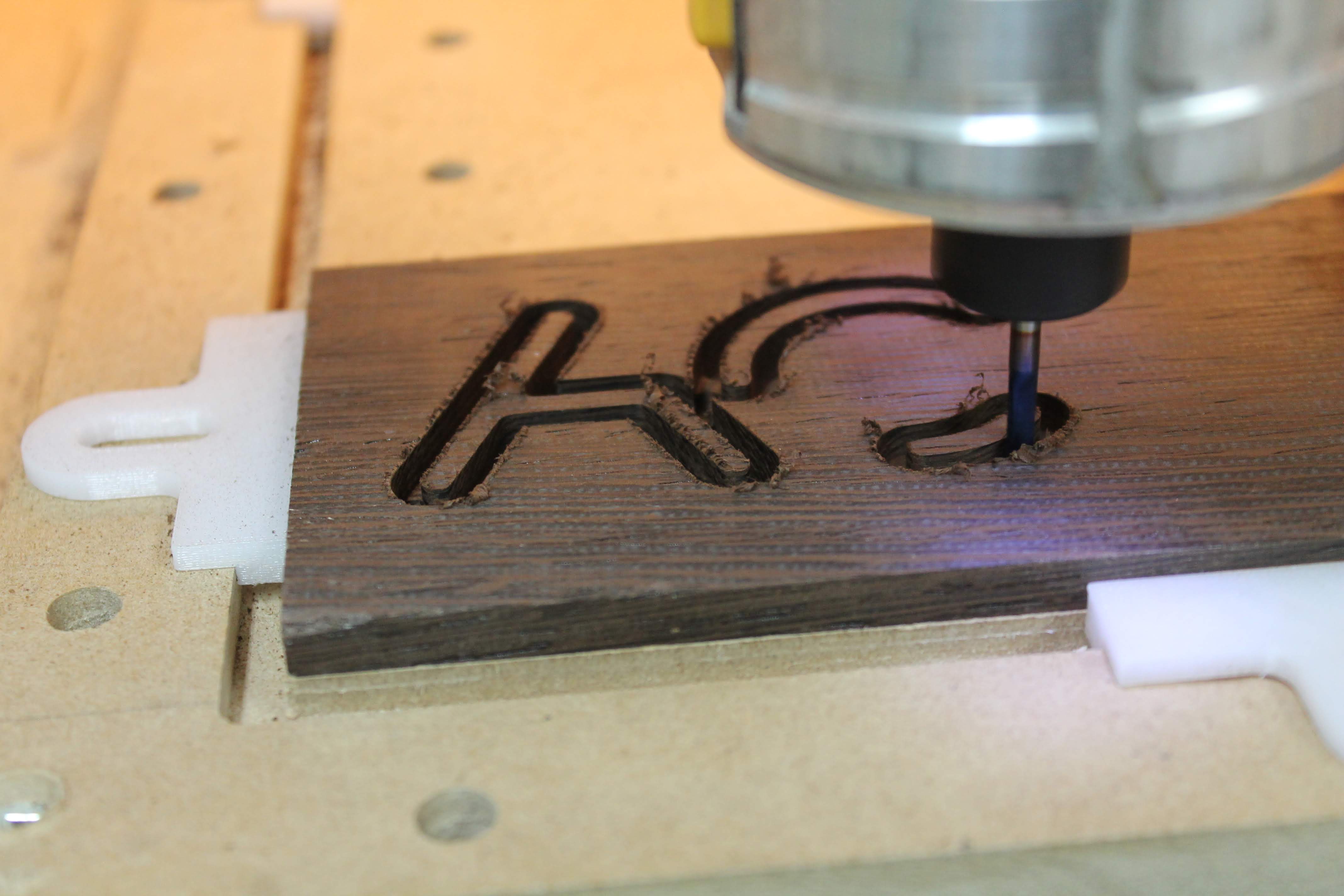 Rendu 3D et meuble fini côte à côte